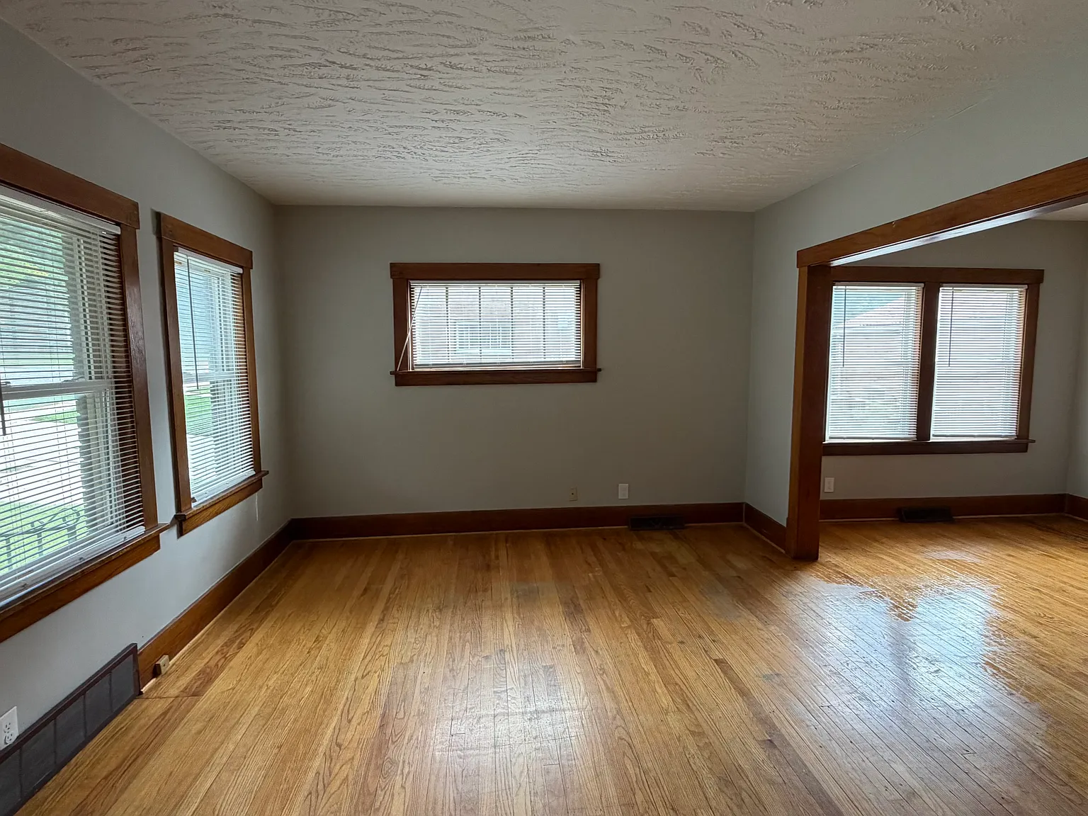 3 bed, 1.5 bath, 1800 sqft, $2,000 — Photo 4