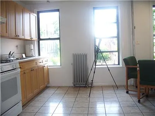 Rented by R New York | media 12