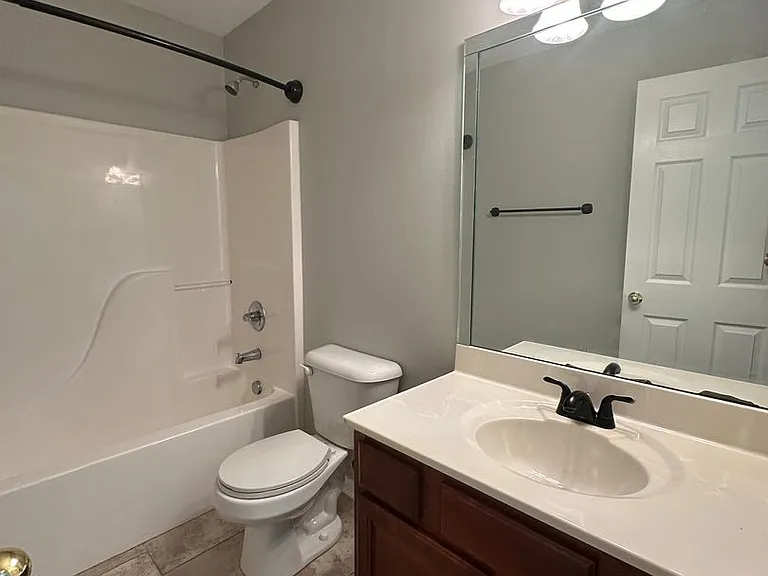516 Millpond Rd — Photo 3