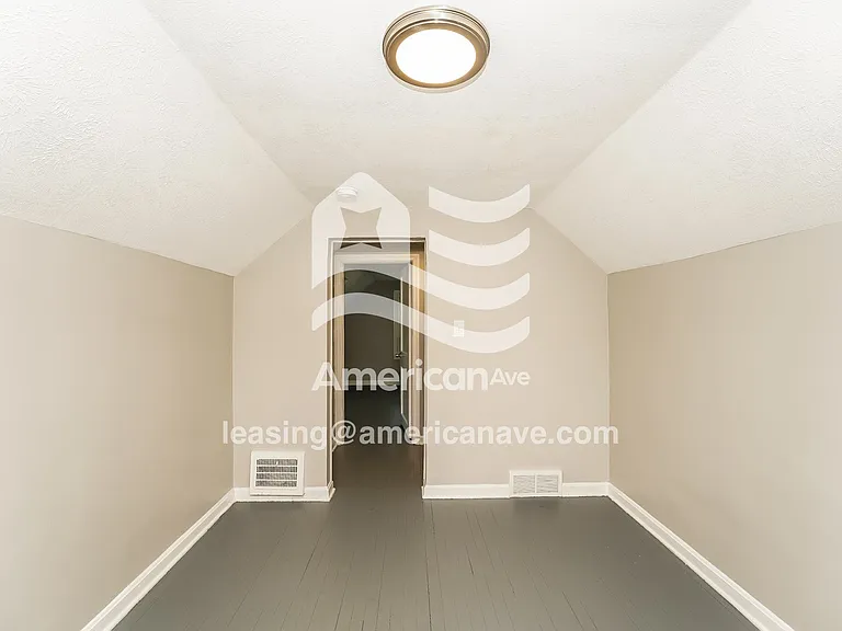 1115712_011_bedroom_11.jpg
