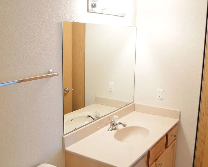 Larpenteur Estates Apartments — Photo 92