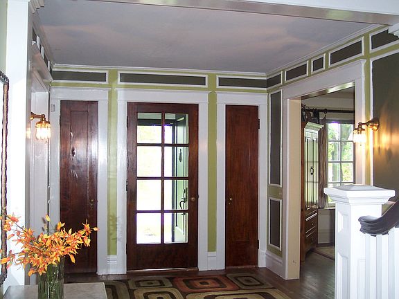 Beautiful front entry/foyer.