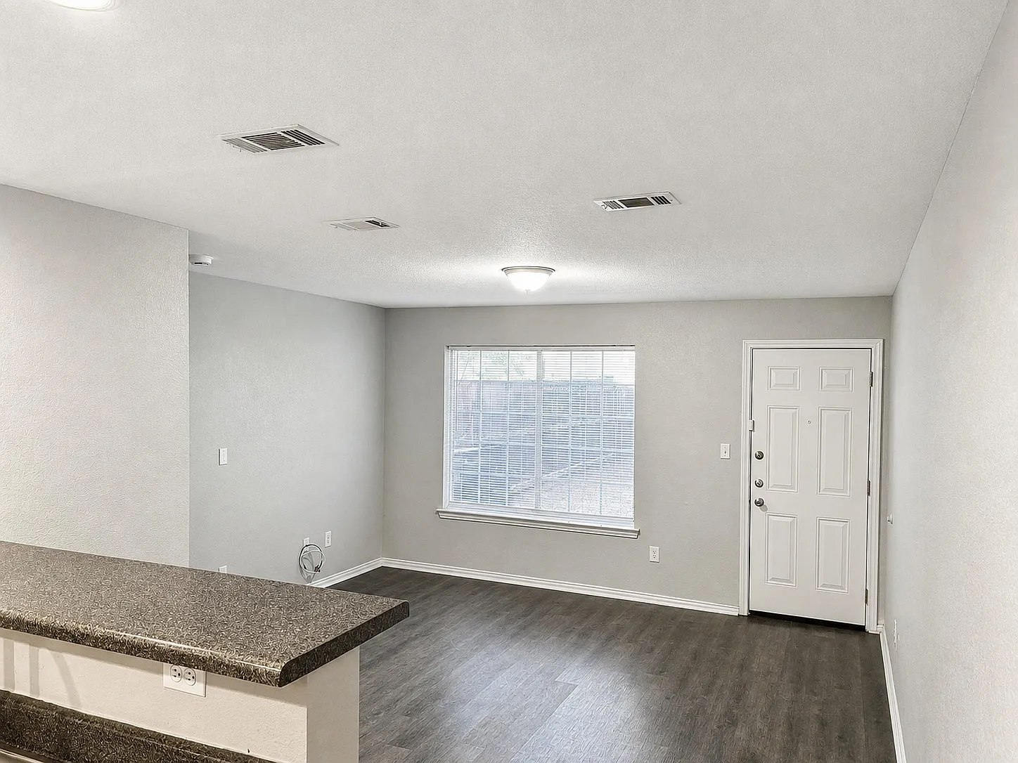 3 bed, 1307 sqft, $1,695 — Photo 4