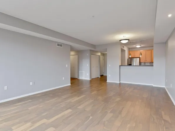 560 N 2nd St APT 302, Minneapolis, MN 55401