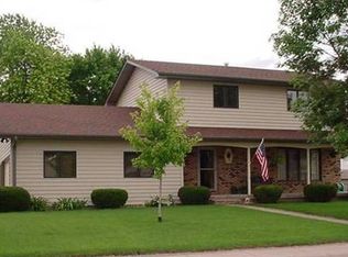 1703 Curtis St, Grand Island, NE 68803