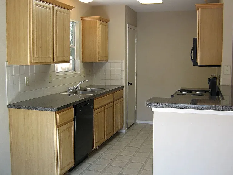 516 Tenison Ln — Photo 8