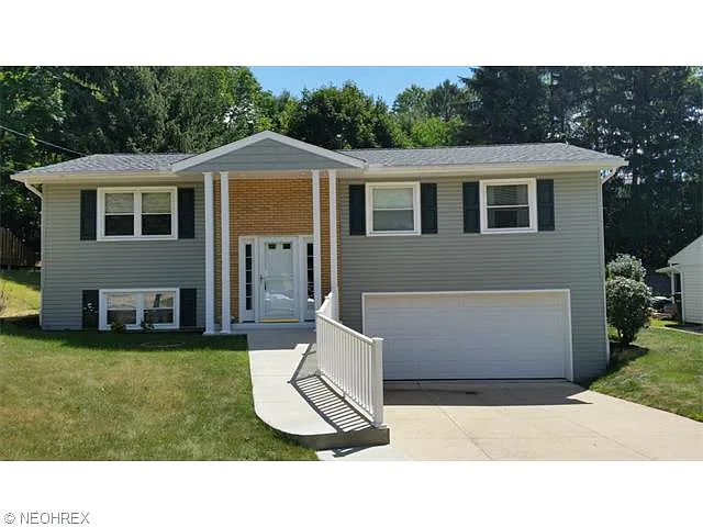 549 Narragansett Dr photo 1