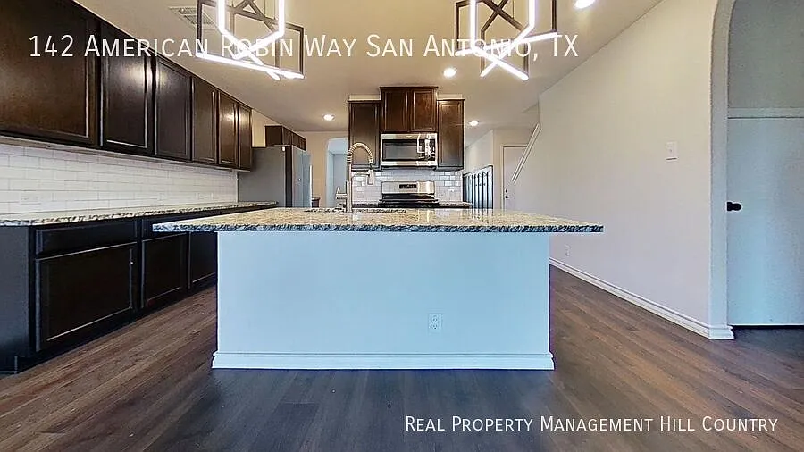 142 American Robin Way - 5 Bed / 2.5 Bath near Alamo Ranch — Photo 3