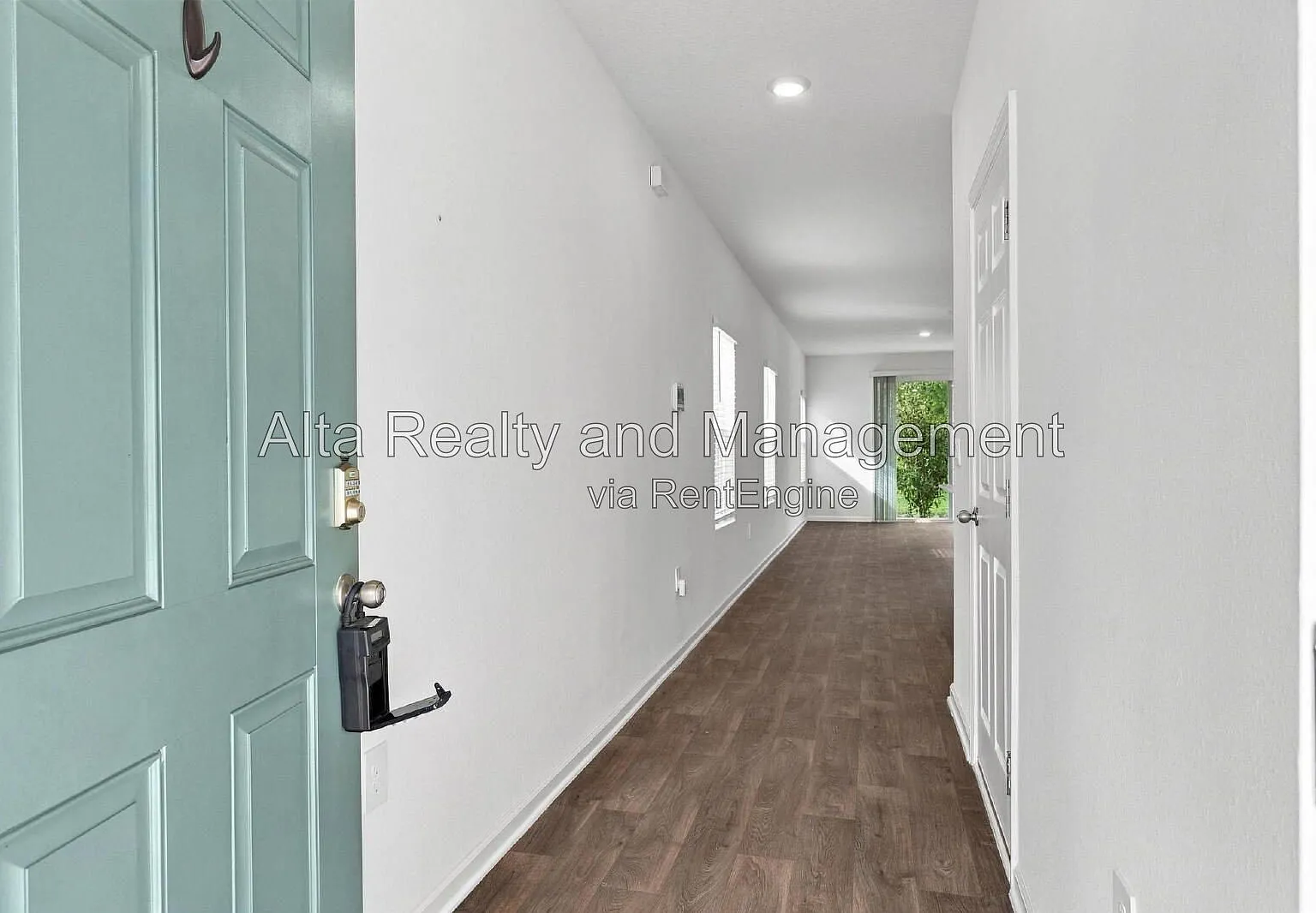3 bed, 2.5 bath, 1395 sqft, $1,800 — Photo 2