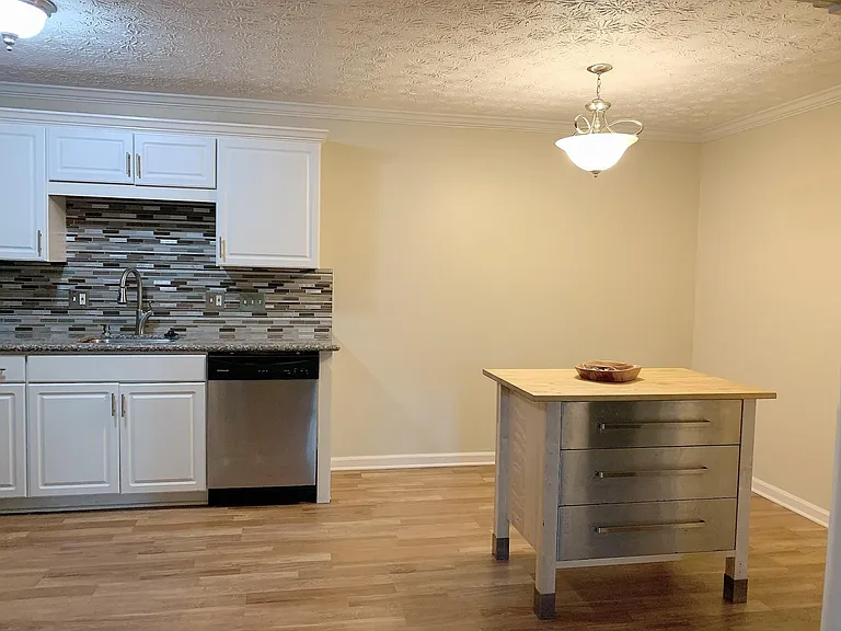 5325 Portland St #104 — Photo 4