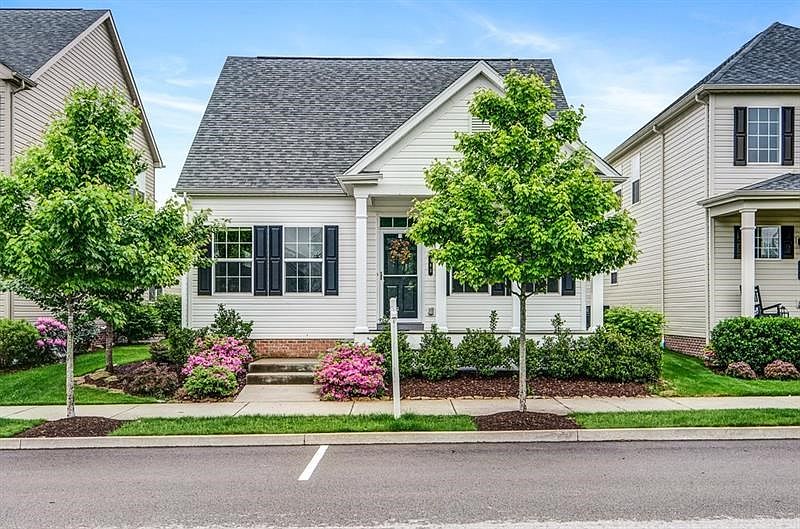 Welcome to BelleVue Park!  Tree-lined, side walked & lit streets. Relax on your front porch and enjoy the low-maintenance lifest