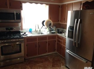 25819 147th Ave, Jamaica, NY 11422