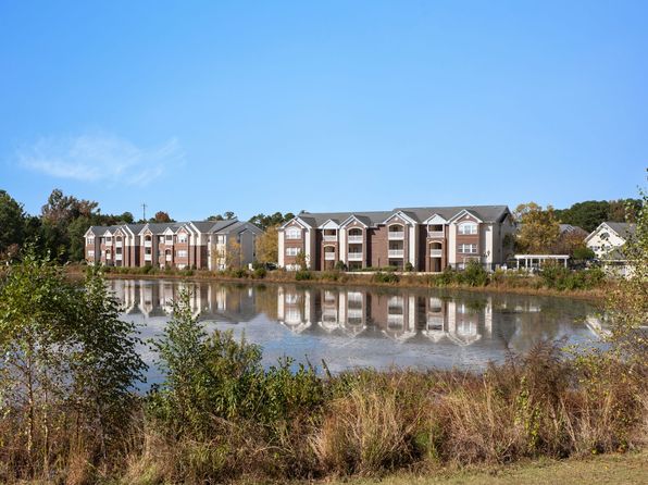 605 Village Lake Ct #654-204