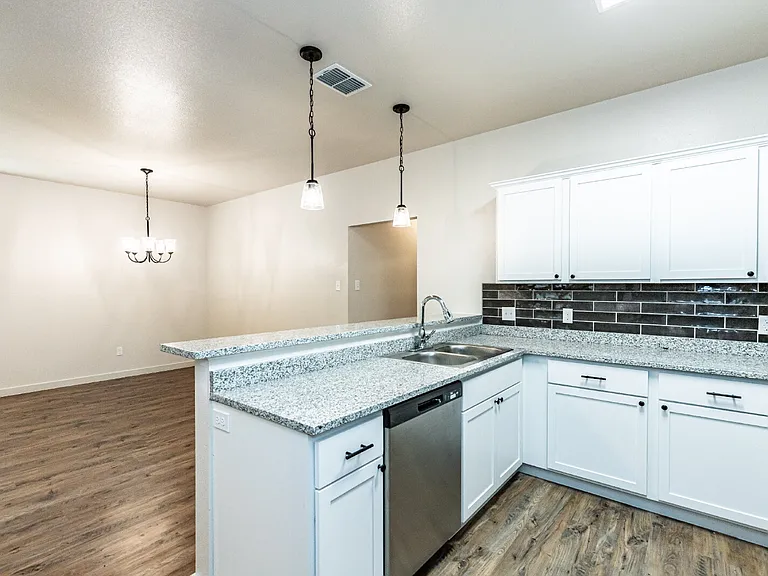 1008 N 7th St — Photo 15