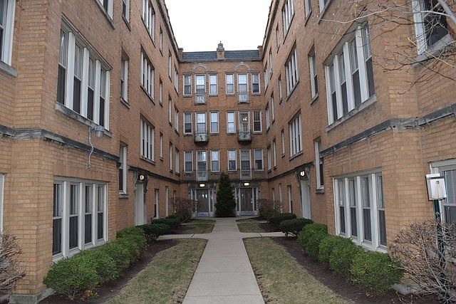 1st image of 628 S Austin Blvd APT 1L