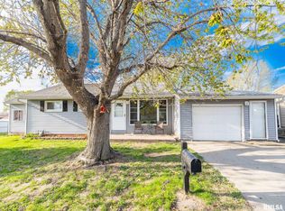 2205 Cherry Ln, Pekin, IL 61554