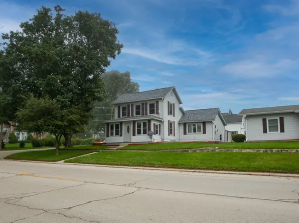 216 W Main St, Warren, IL 61087