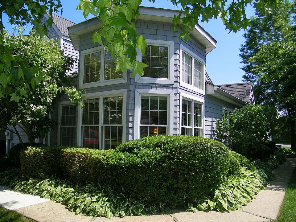 1st image of 170 Lakebridge Dr N