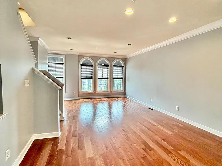 11034 Amherst Ave — Photo 13