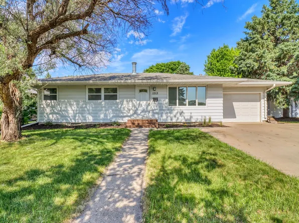 2313 9th St S, Fargo, ND 58103