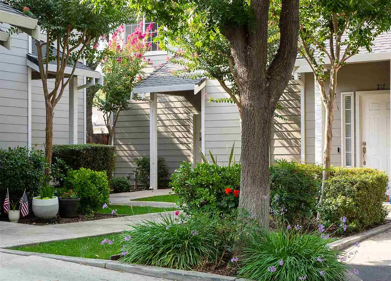 219 Spring Ave photo 1