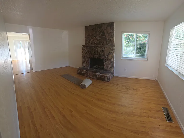6821 Virginia Dr — Photo 10