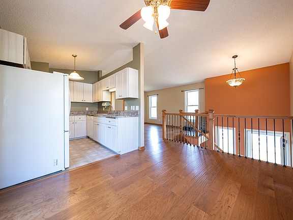 5th image of 16211 Flagstaff Ct S