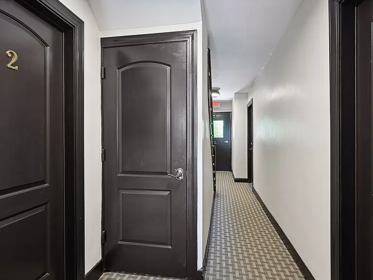 613 Wayzata Blvd E — Photo 2