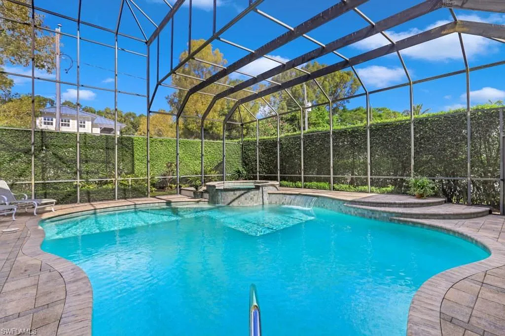 6 bed, 7.5 bath, 5900 sqft, $55,600 — Photo 2