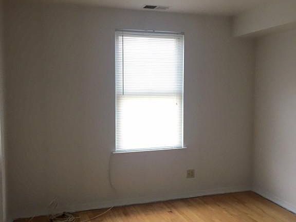 3rd image of 1071 Dekalb Ave #2