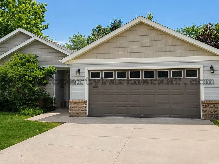 705 N Aster Ave — Photo 1