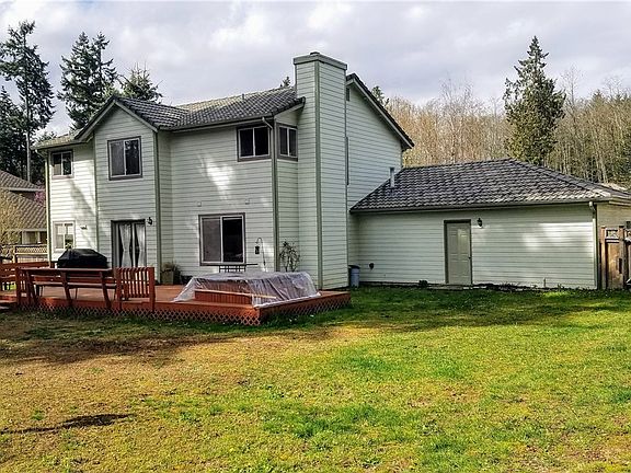 3rd image of 3874 Stikes Dr SE