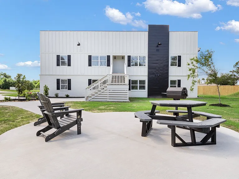 270 Bruce Cir #6 — Photo 7