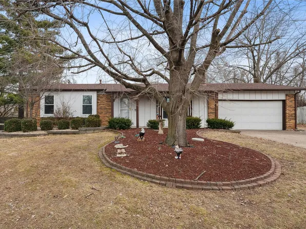 1332 S Wheaton Dr, Saint Charles, MO 63301