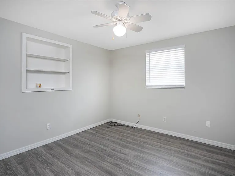 232 Pocono Trl E — Photo 22