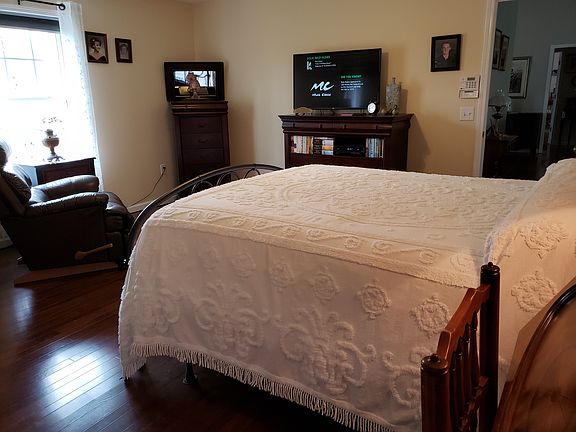 4th image of 1006 Iroquois Ln