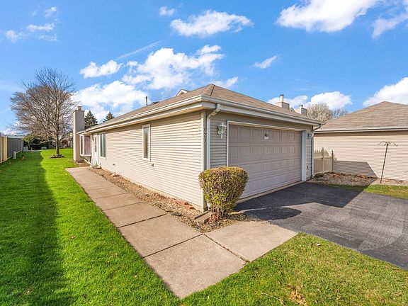 2nd image of 823 Spruce Ln