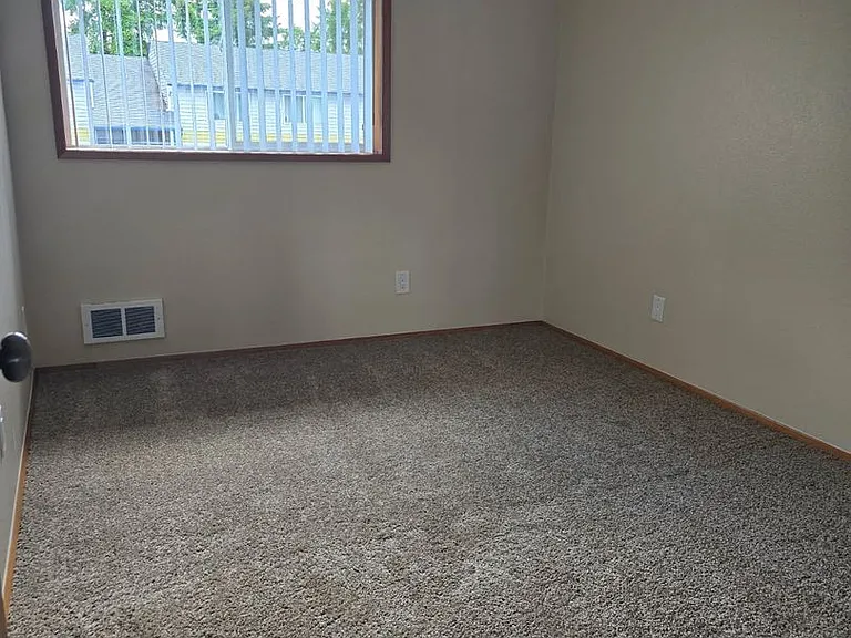 Latitude 44 Apartments — Photo 39