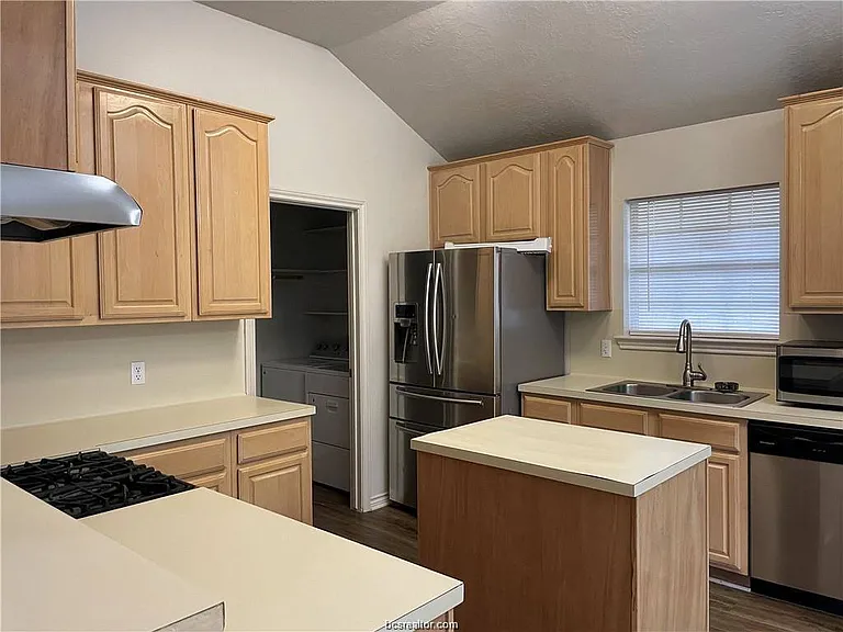 2828 Brandywine Cir — Photo 4