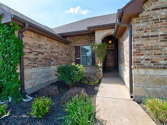 3rd image of 301 Whiterock Dr