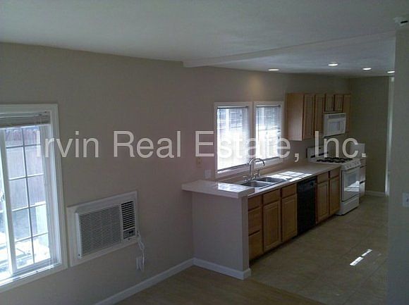 2nd image of 811 W 5th St