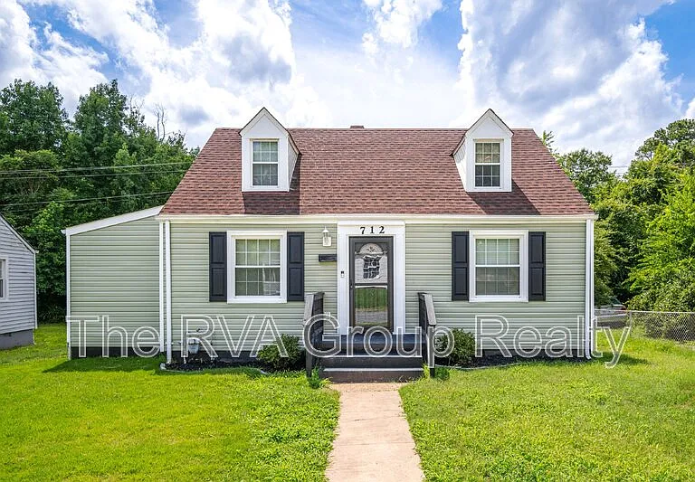 712 Hill Top Dr — Photo 1