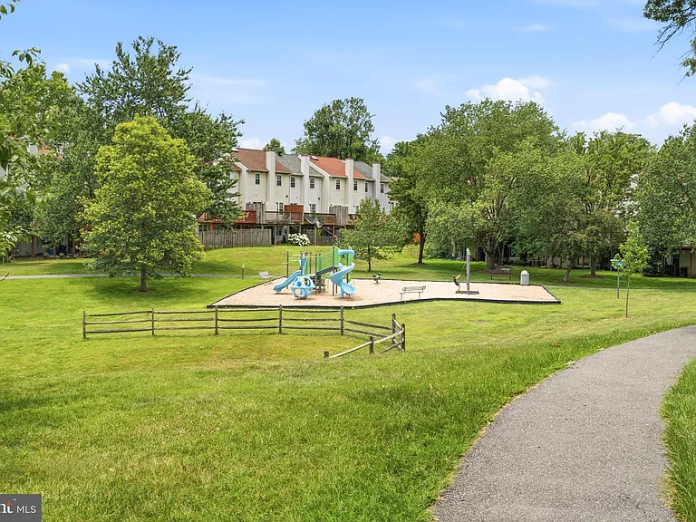 15711 Ambiance Dr — Photo 30