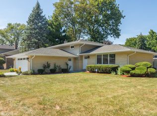 1724 E Maya Ln, Mount Prospect, IL 60056