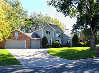 3124 Foxpoint Cir, Burnsville, MN 55337