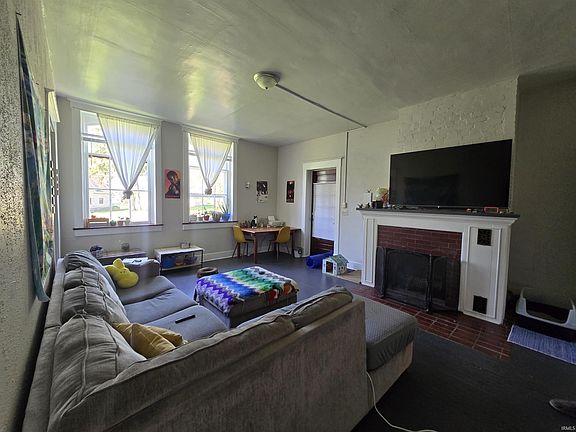 3rd image of 1526 S Burlington Dr #1
