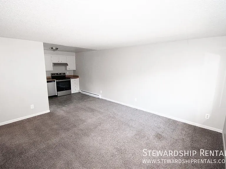 1355 Liberty St N #E — Photo 4