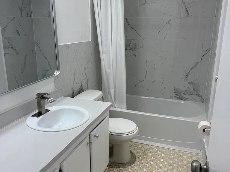 1400 NE 55th St #206 — Photo 17