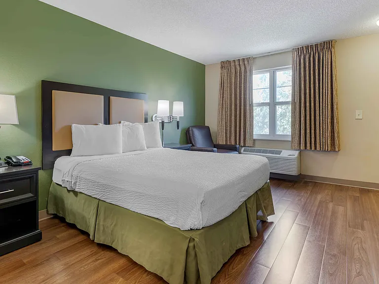 Studio Suite - 1 Queen Bed