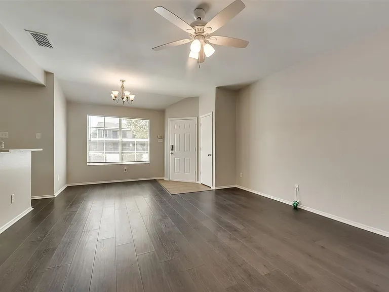 305 Kings Way Dr #A — Photo 2
